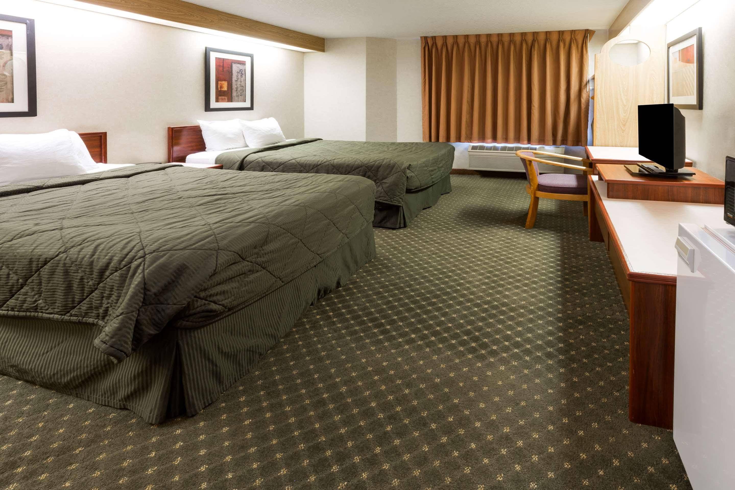 Days Inn By Wyndham Portland East Esterno foto