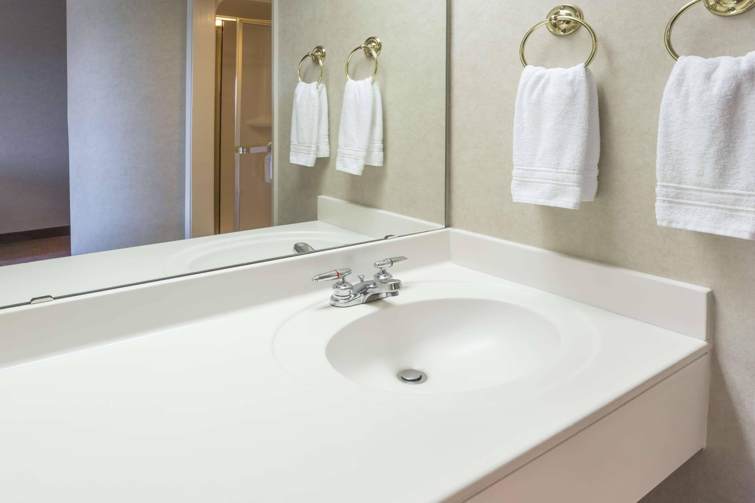 Days Inn By Wyndham Portland East Esterno foto