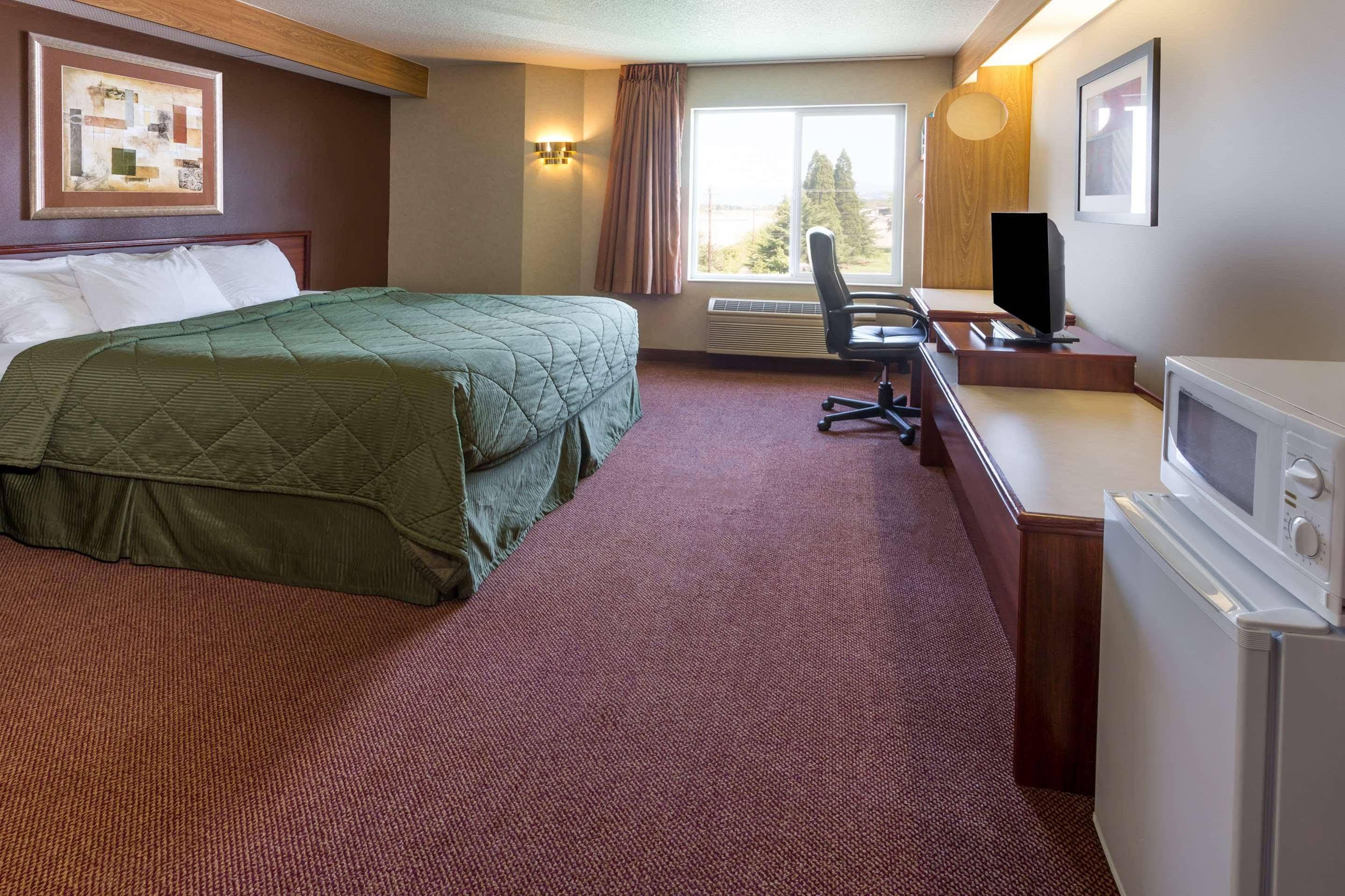 Days Inn By Wyndham Portland East Esterno foto