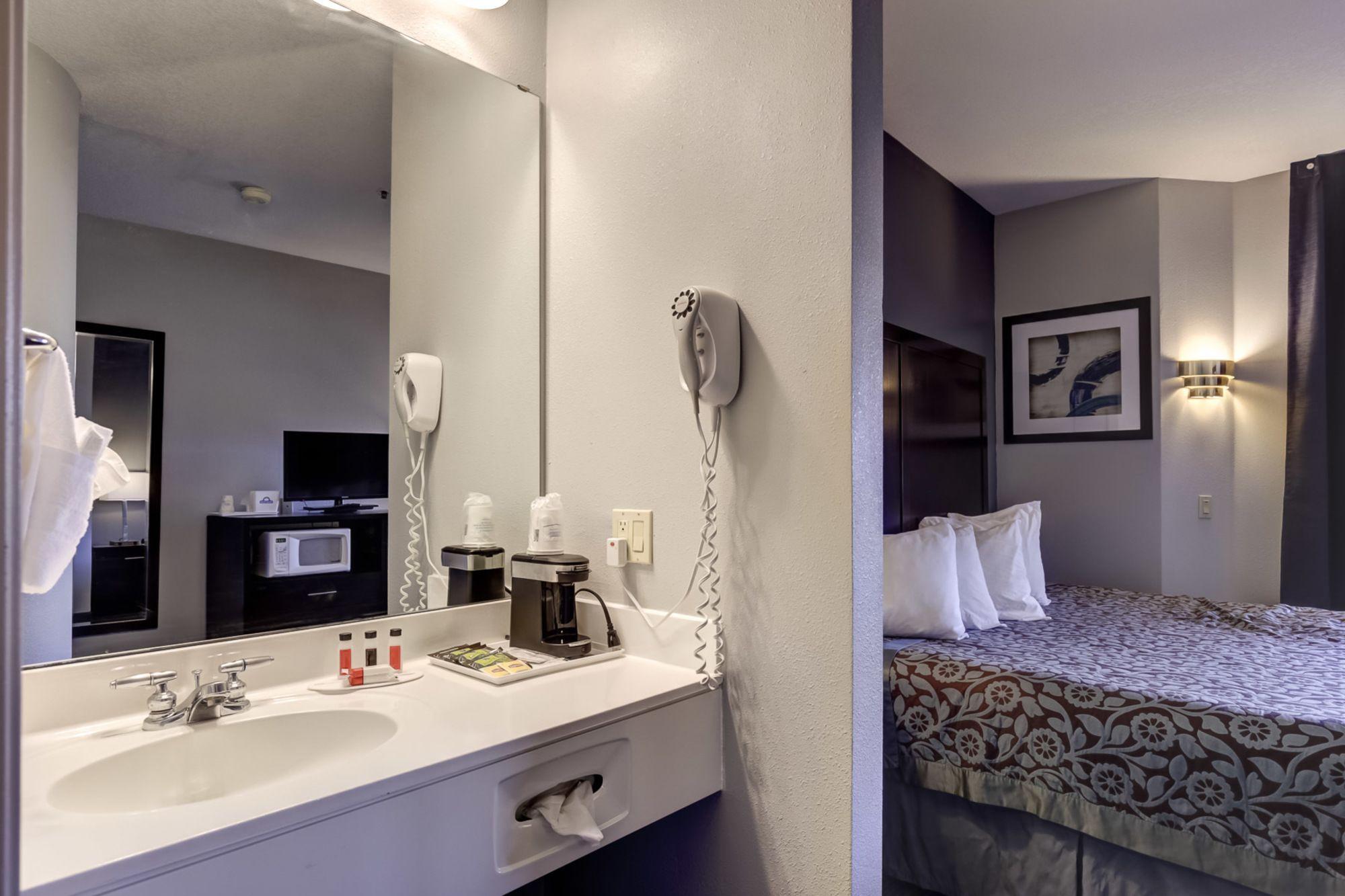 Days Inn By Wyndham Portland East Esterno foto