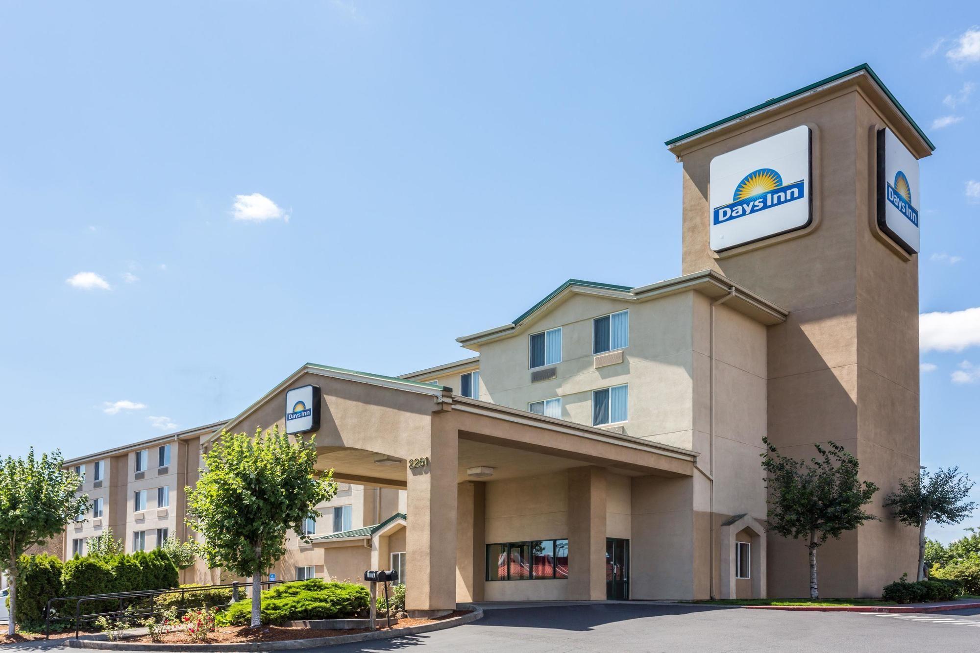 Days Inn By Wyndham Portland East Esterno foto