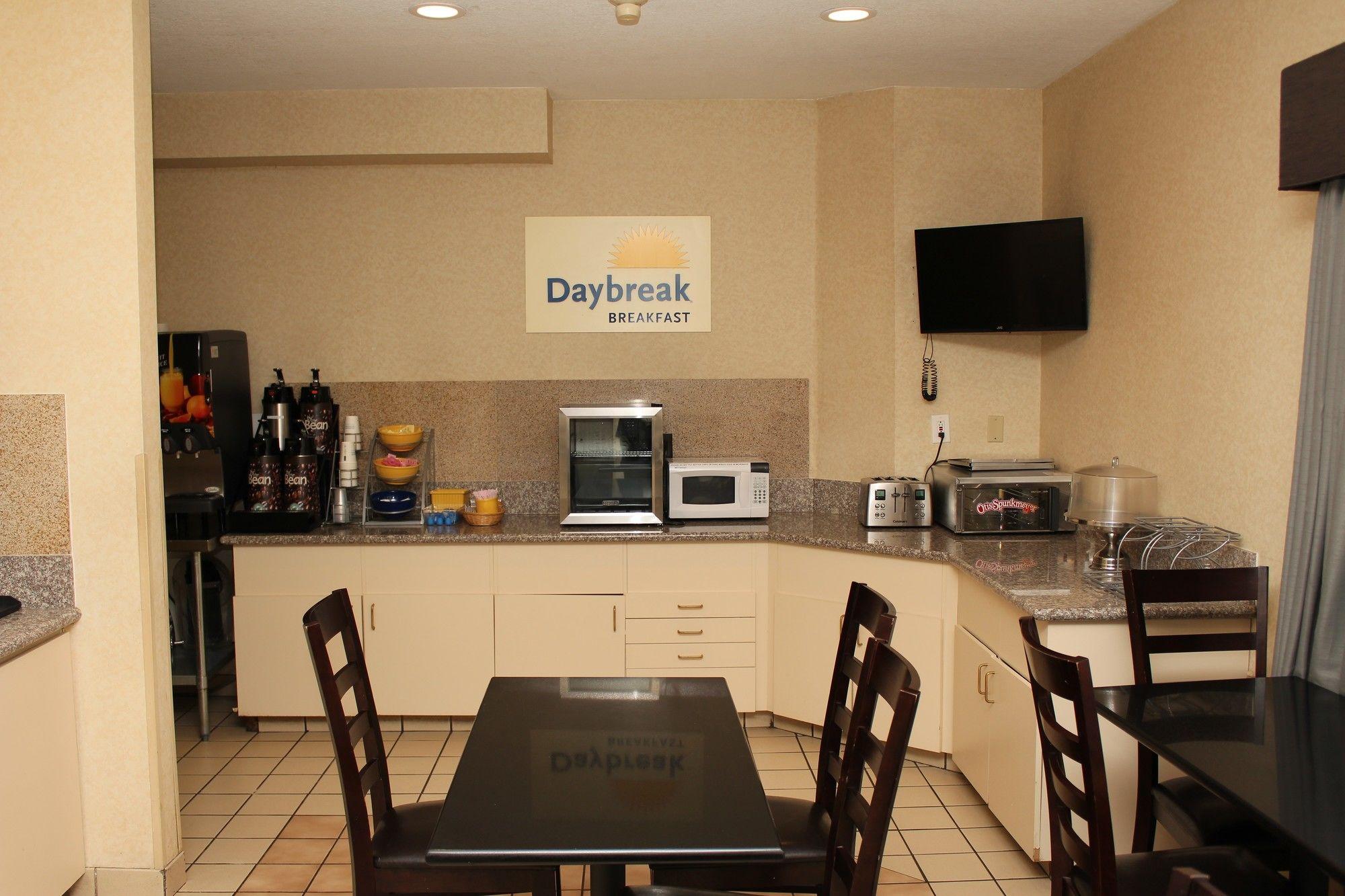 Days Inn By Wyndham Portland East Esterno foto